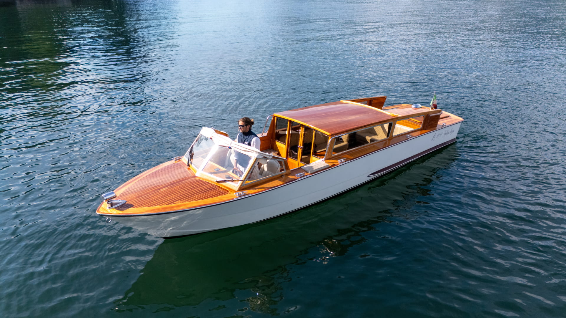 naviga-con-grand-como-boat